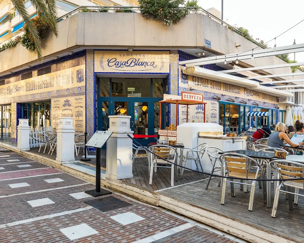 Foto de Taberna Casa Blanca Banús