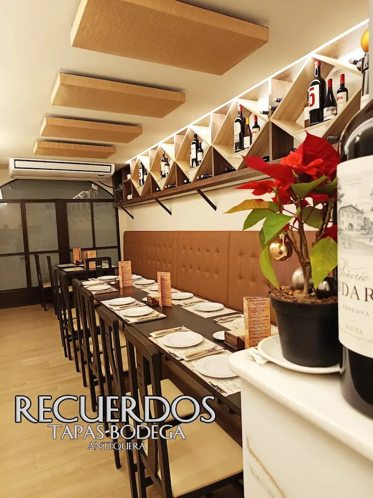 Foto de Recuerdos Tapas Bodega | Restaurante Antequera