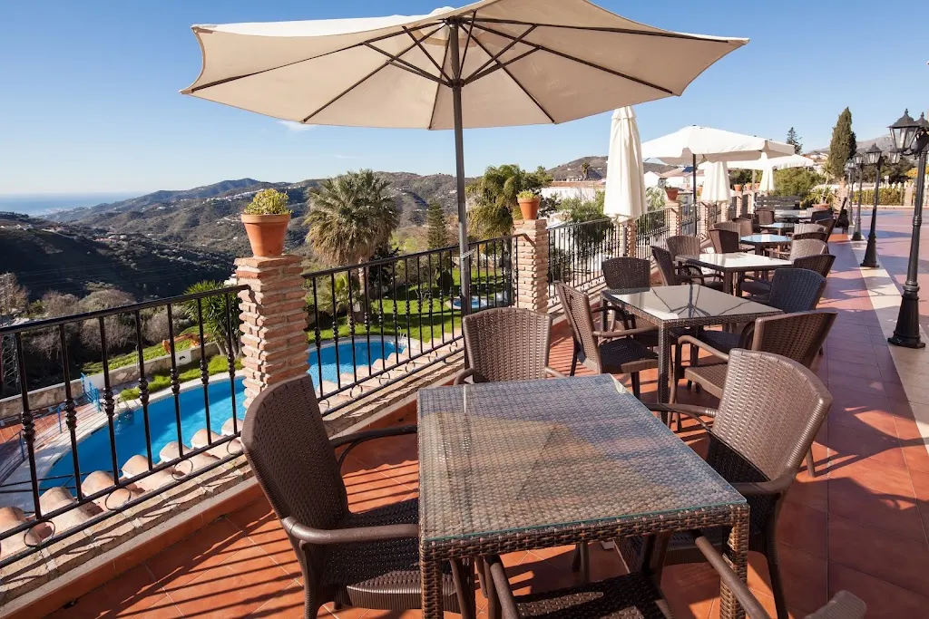 Foto de HOTEL Y BUNGALOWS BALCON DE CÓMPETA